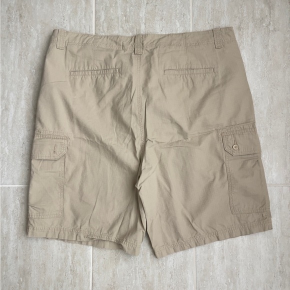 Men’s Big and Tall Cargo Shorts - Picture 2 of 3